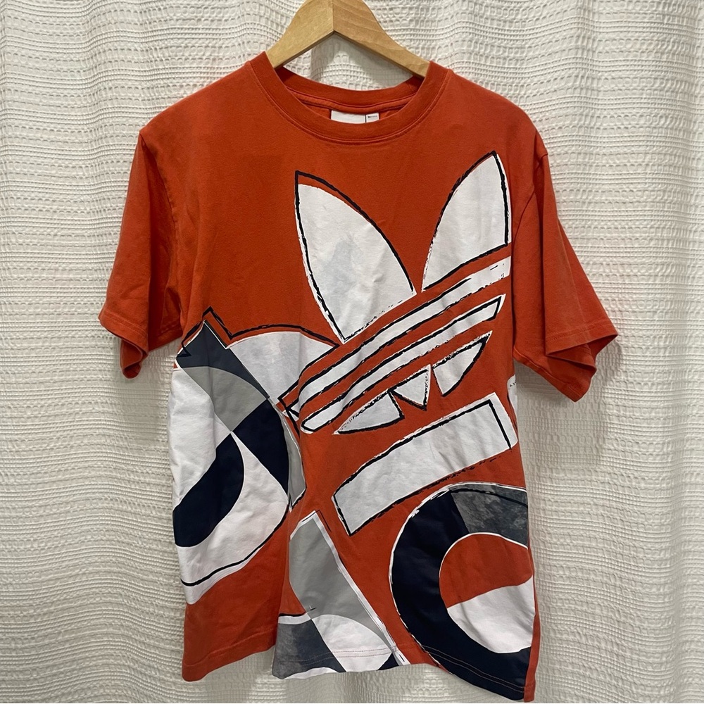 Large logo graphic tee